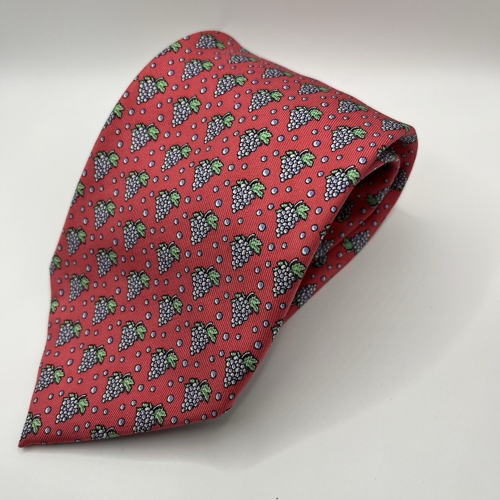 Vineyard Vines 100% Silk Pink Grapes Bunches Neck Tie